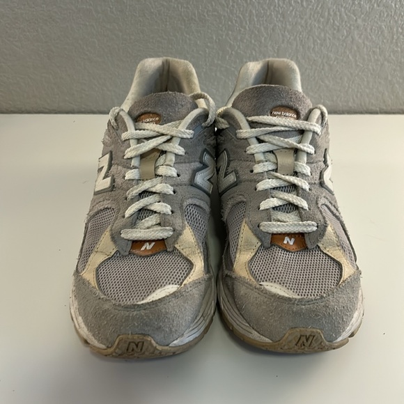 New Balance Men's 2002R Concrete Grey Athletic Workout Running Shoes Size 7 - Picture 2 of 9